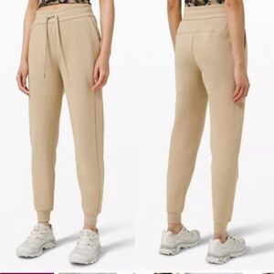 Lululemon scuba joggers tan size 2